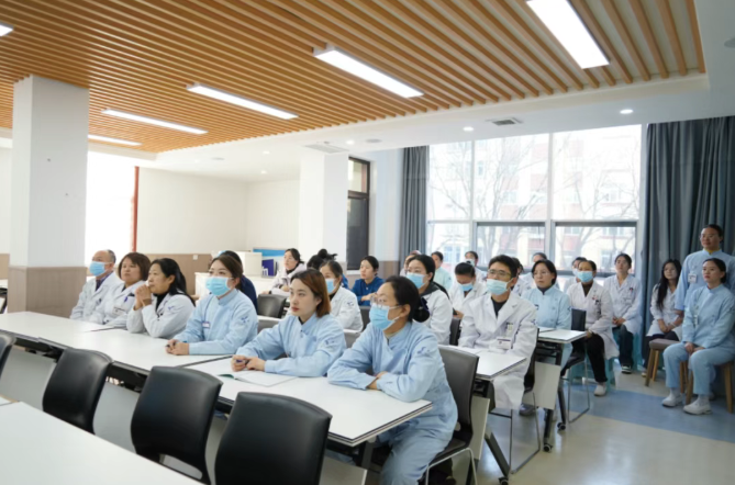 太原和平医院召开满意度提升项目——服务礼仪培训会（第一期）
